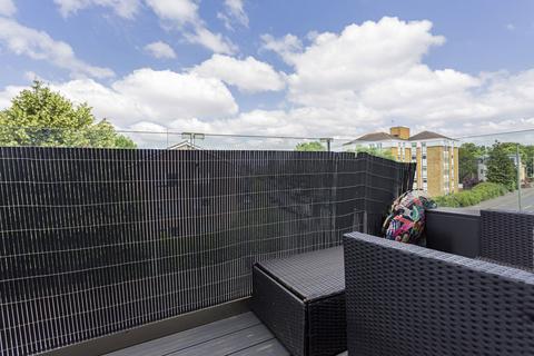 1 bedroom apartment for sale, Kingston Road, Staines-upon-Thames, Surrey, TW18