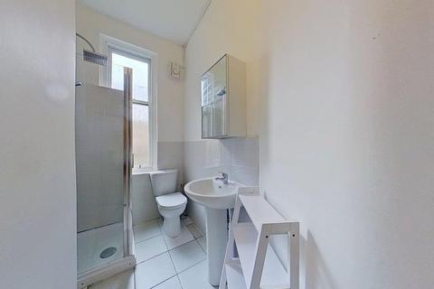 1 bedroom flat to rent, Lyndhurst Gardens, North Kelvinside, Glasgow, G20