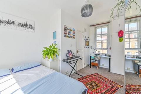 3 bedroom flat for sale, Haythorn House, Vicarage Crescent, Battersea Square, London, SW11