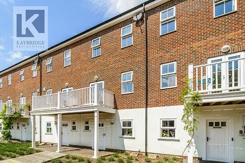 2 Sherbrooke Way, Worcester Park, KT4 8BG