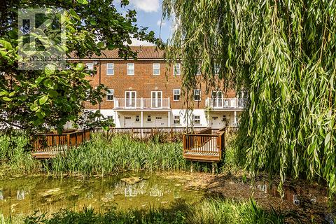 2 Sherbrooke Way, Worcester Park, KT4 8BG