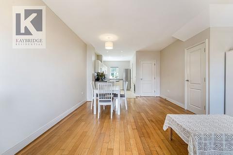 2 Sherbrooke Way, Worcester Park, KT4 8BG