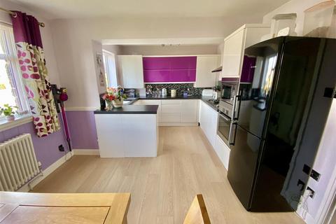 3 bedroom detached bungalow for sale, Lady Heton Drive, Mirfield