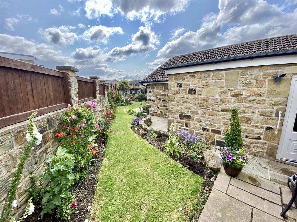 Bramleys Estate Agents - Lady Heton Drive - Mirfie