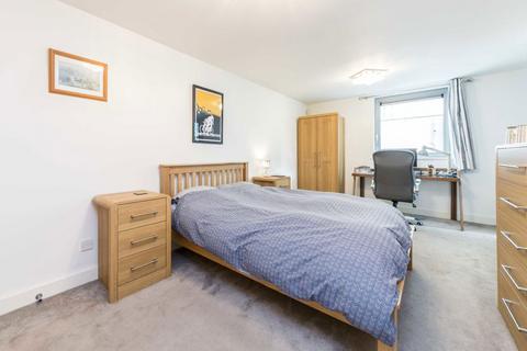 2 bedroom flat for sale, Hardwicks Square, London SW18