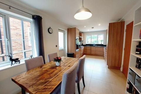 4 bedroom semi-detached house for sale, Dorking Road, Great Bookham KT23