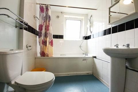 3 bedroom terraced house to rent, Odessa Road, London E7