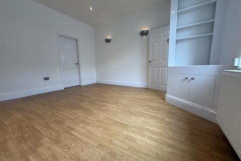 35 Turner Street, Lees, Oldham, OL4 3JH