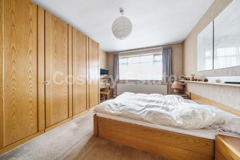 undefined, The Reddings, NW7