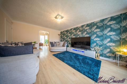 3 bedroom detached house for sale, Farfield Avenue, Bradford BD6