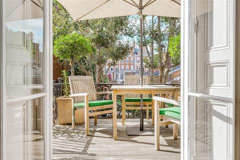3 bedroom apartment to rent, Cadogan Square, London SW1X