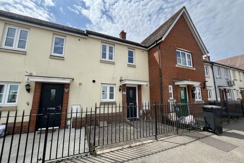 2 bedroom terraced house to rent, Holst Avenue, CM8