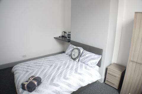 5 bedroom semi-detached house to rent, Lorne Street, Liverpool L7