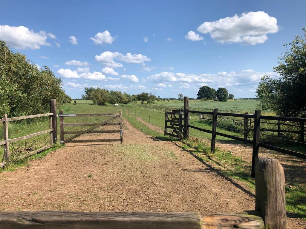 Spinney Lodge paddock new.jpeg