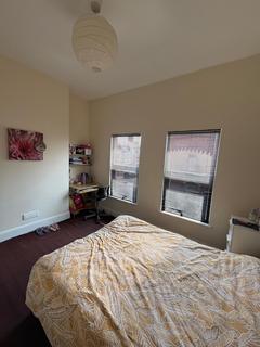 2 bedroom end of terrace house to rent, King Richard Street, Coventry CV2