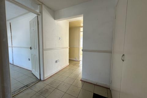 2 bedroom ground floor flat for sale, Heywood Court, Tenby, Pembrokeshire, SA70