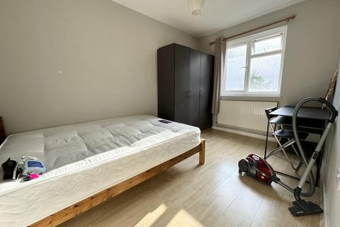 3 bedroom flat to rent, Hemsworth Court, Hobbs Place Estate, Hoxton, N1