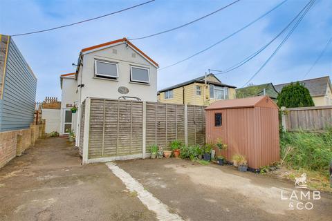 4 Eastern Promenade, Point Clear Bay, Clacton-on-sea, CO16 8LG