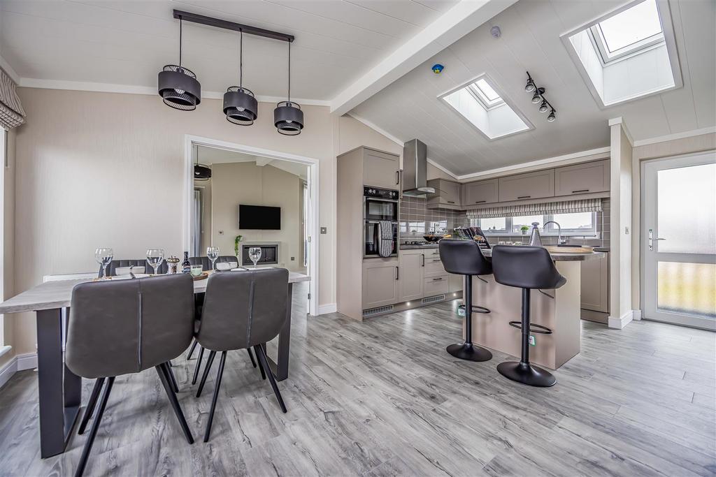 Plot 17 Littlehampton Marina-Small-Portico Marketin