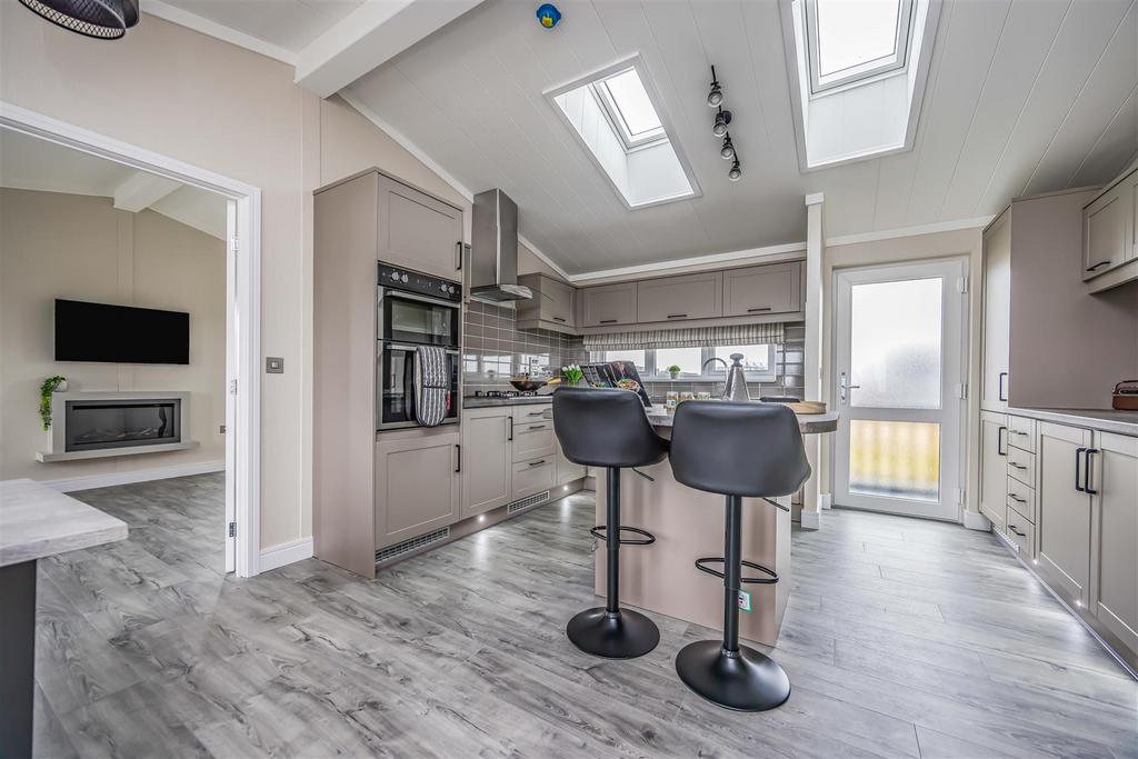 Plot 17 Littlehampton Marina-Small-Portico Marketin