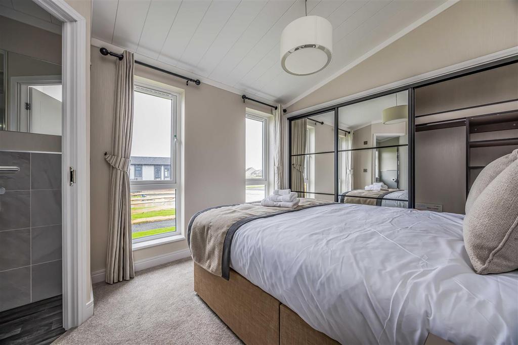 Plot 17 Littlehampton Marina-Small-Portico Marketin