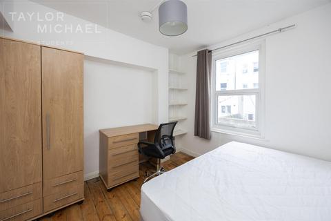 4 bedroom terraced house to rent, Park Crescent Road, Brighton