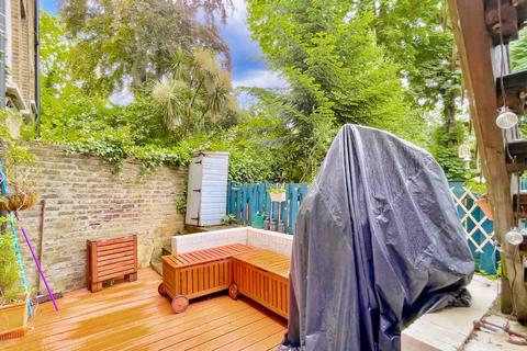 2 bedroom flat for sale, Hornsey Lane, London N6