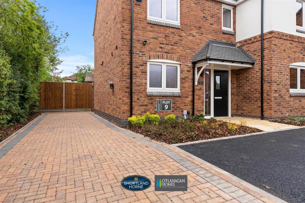 Plot 9 Detached Ansty Road (30 of 35).jpg