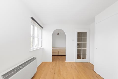 Studio to rent, Thompson House, John Williams Close, London, SE14