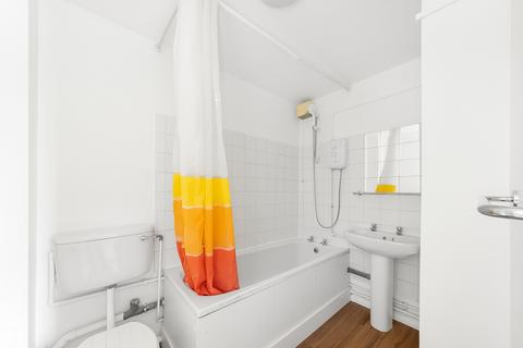Studio to rent, Thompson House, John Williams Close, London, SE14