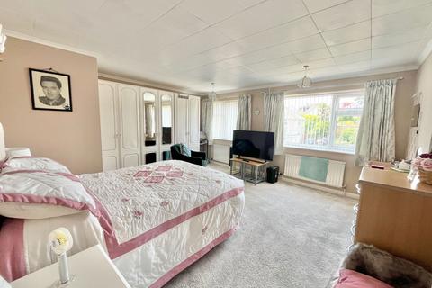 2 bedroom flat for sale, Belle Vue Road, Paignton