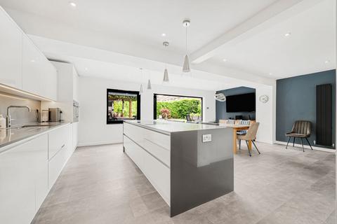 undefined, Pondtail Road, Horsham RH12