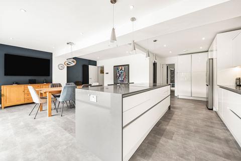 undefined, Pondtail Road, Horsham RH12