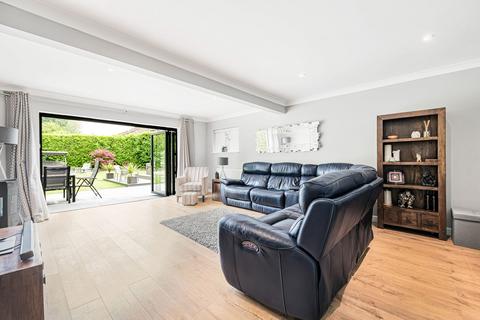undefined, Pondtail Road, Horsham RH12