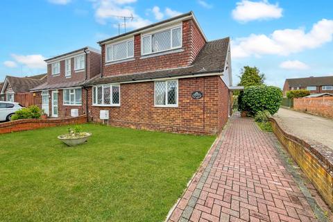 4 bedroom bungalow for sale, Cloisters Road, Luton, Bedfordshire, LU4 0NJ