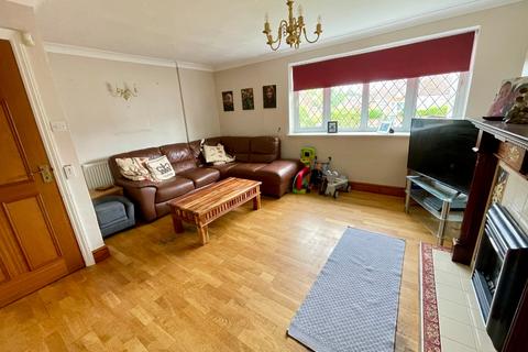 4 bedroom bungalow for sale, Cloisters Road, Luton, Bedfordshire, LU4 0NJ