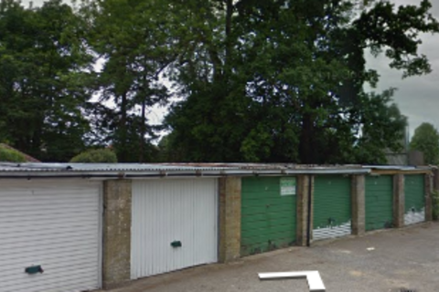 Garage to rent, Austen Road, Farnborough GU14
