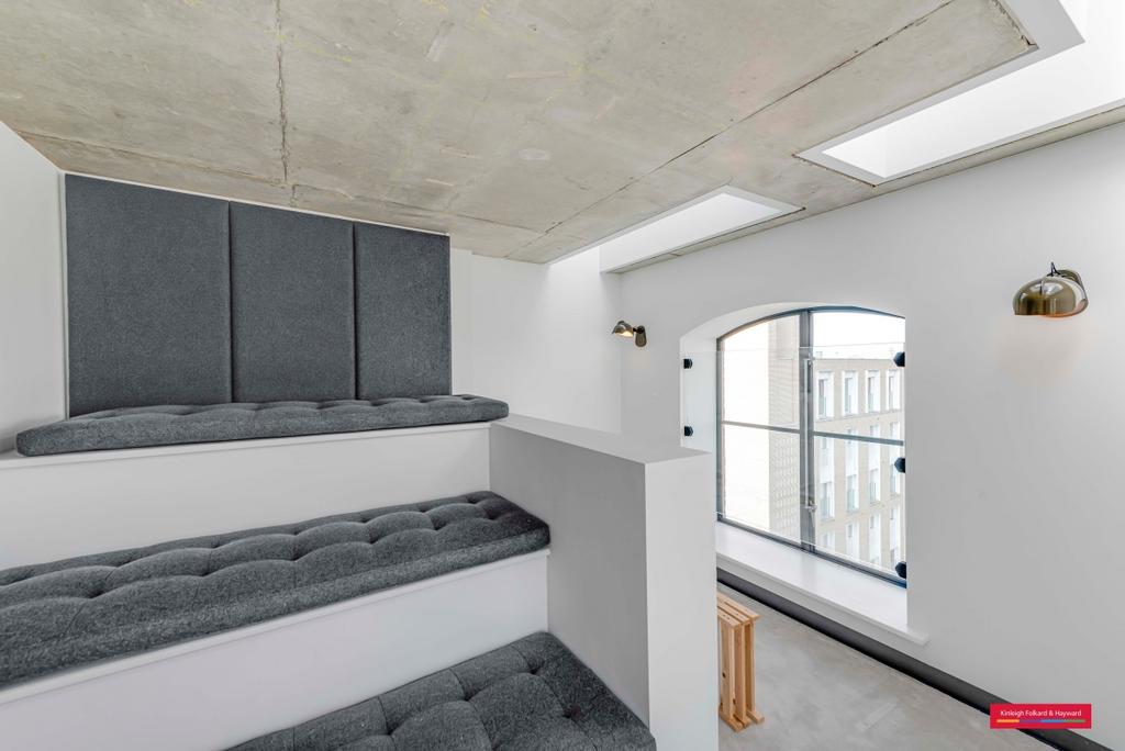 Mezzanine Bedroom 1