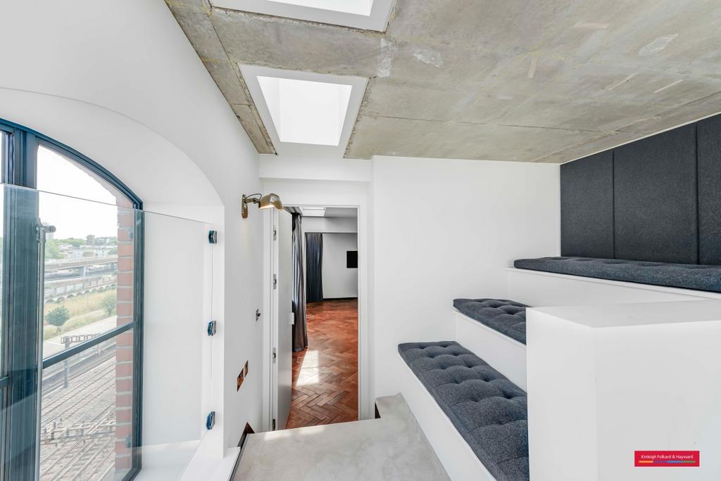 Mezzanine Bedroom 1
