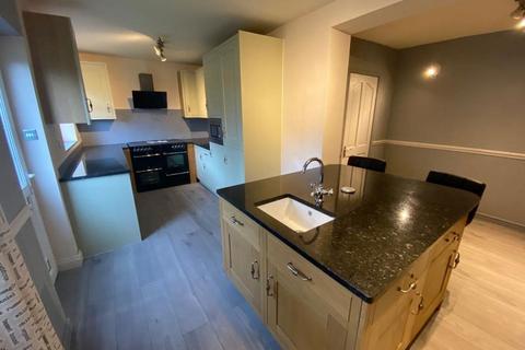 5 bedroom detached house to rent, Raven Rd, Timperley, WA15 6AP