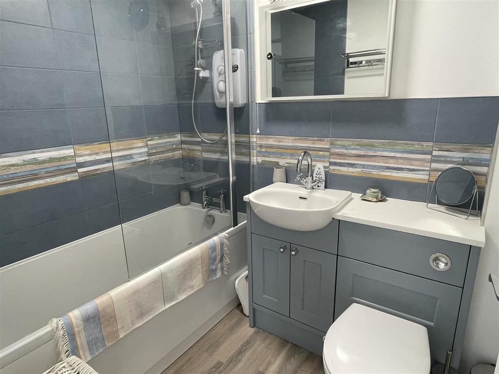 Bathroom.JPG