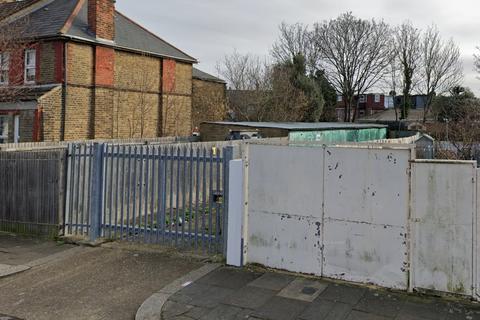 Garage to rent, Avondale Road, London N15