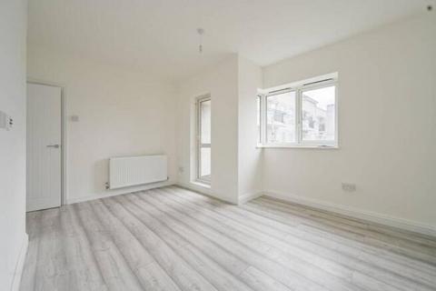 2 bedroom flat to rent, Matthews House, Burgess Street, London, E14