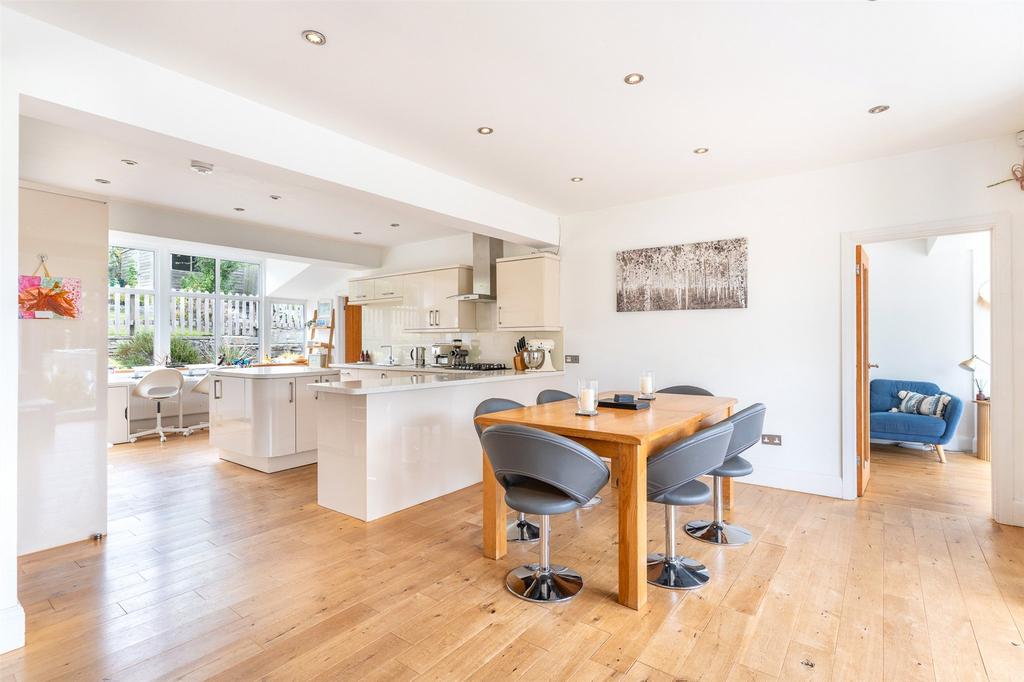 Kitchen/Dining