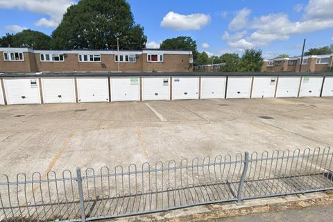 Garage to rent, Caswell Close, Farnborough GU14
