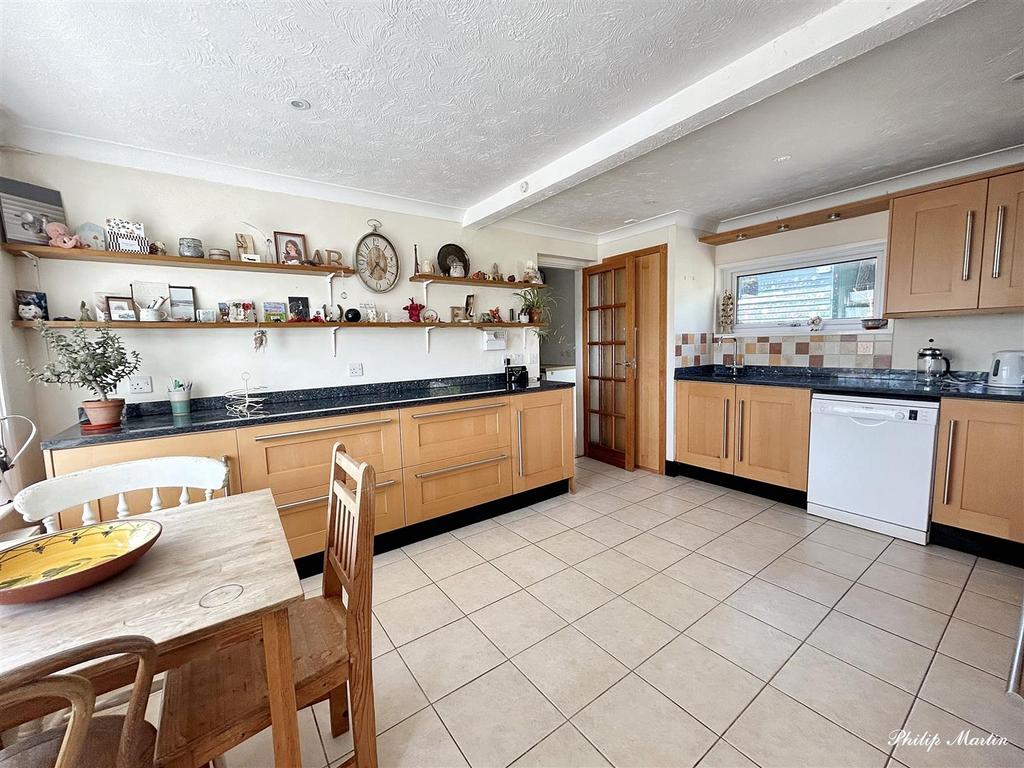 Kitchen 3.jpg