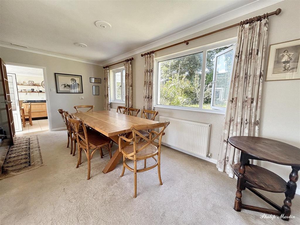 Dining room.jpg