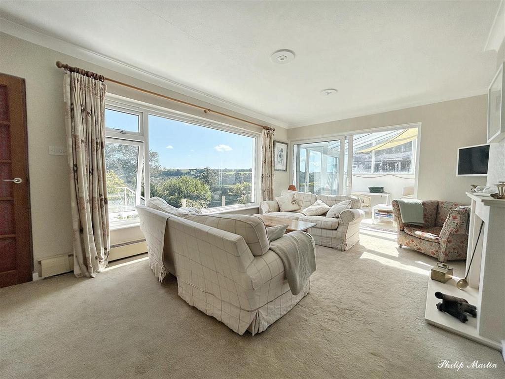 Sitting room 2.jpg