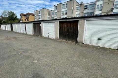 Garage to rent, Christchurch Avenue, London N12