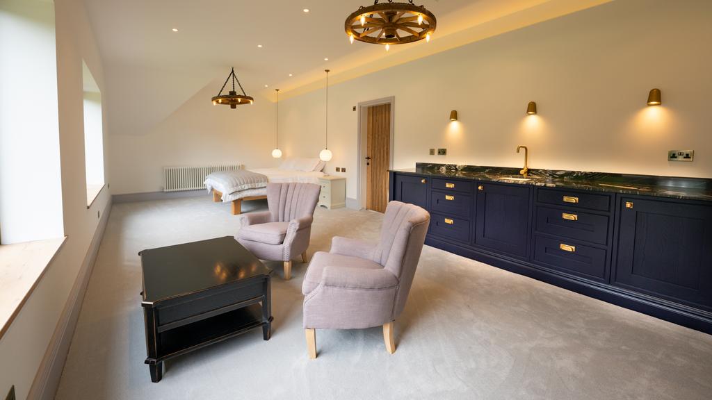 Master Bedroom 7 -